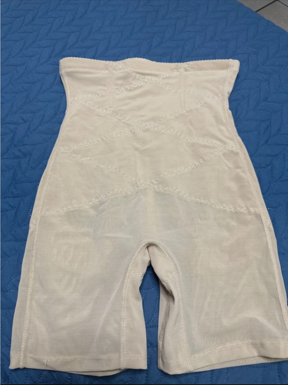High-Waist Sculpting Shaping Short in Cream
